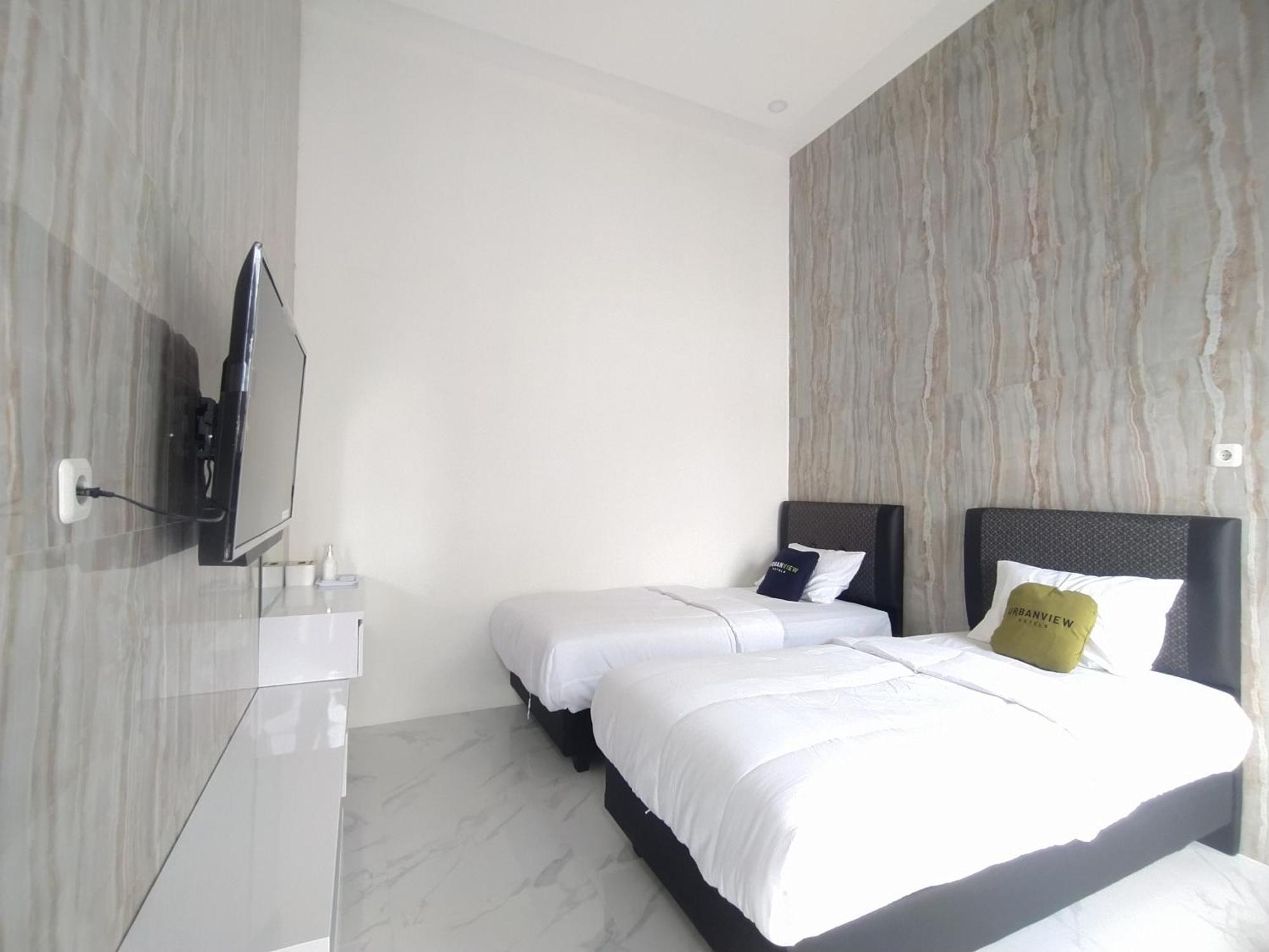 Urbanview Hotel Nimara Ngawi By Reddoorz Exterior foto