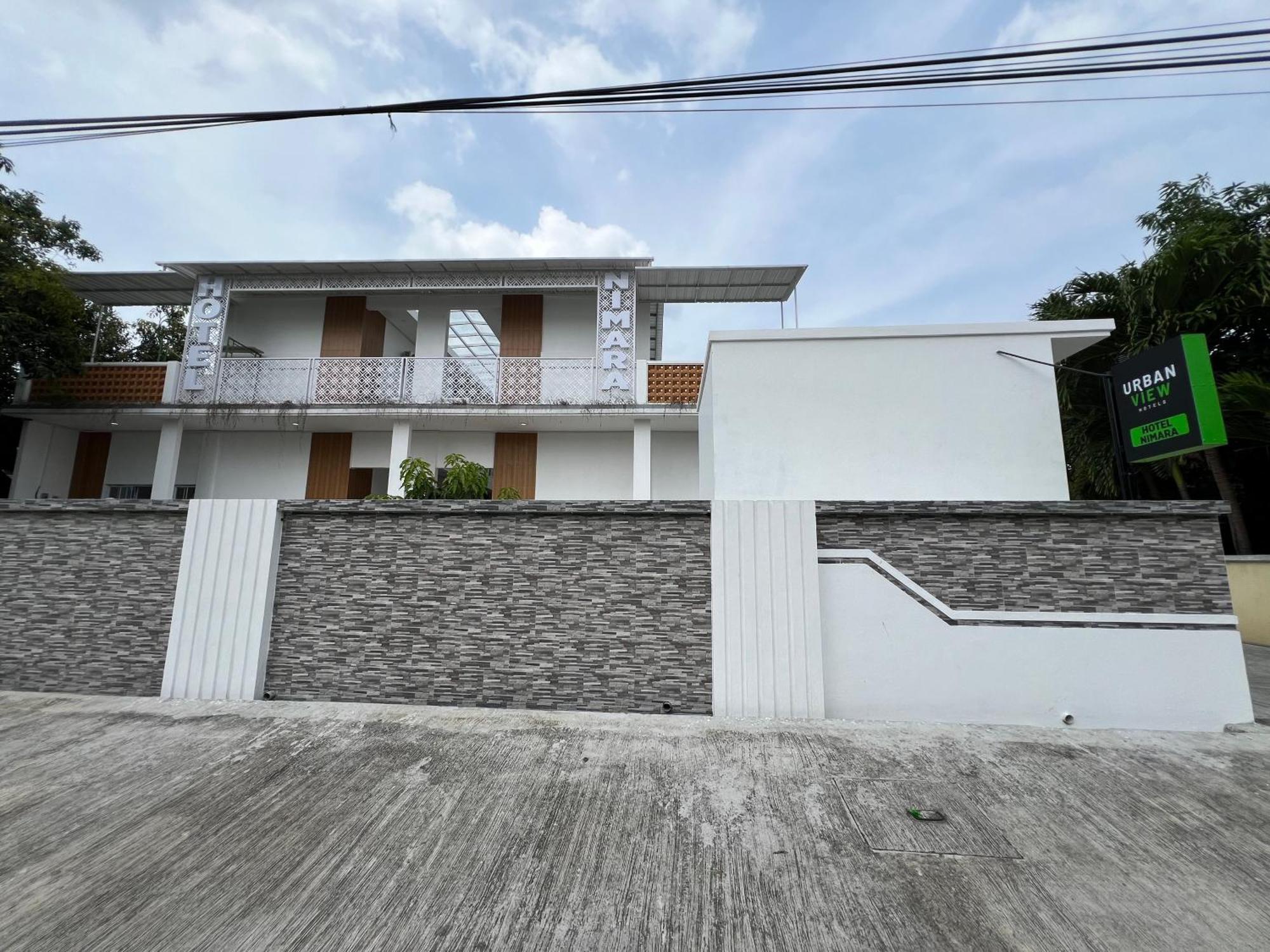 Urbanview Hotel Nimara Ngawi By Reddoorz Exterior foto